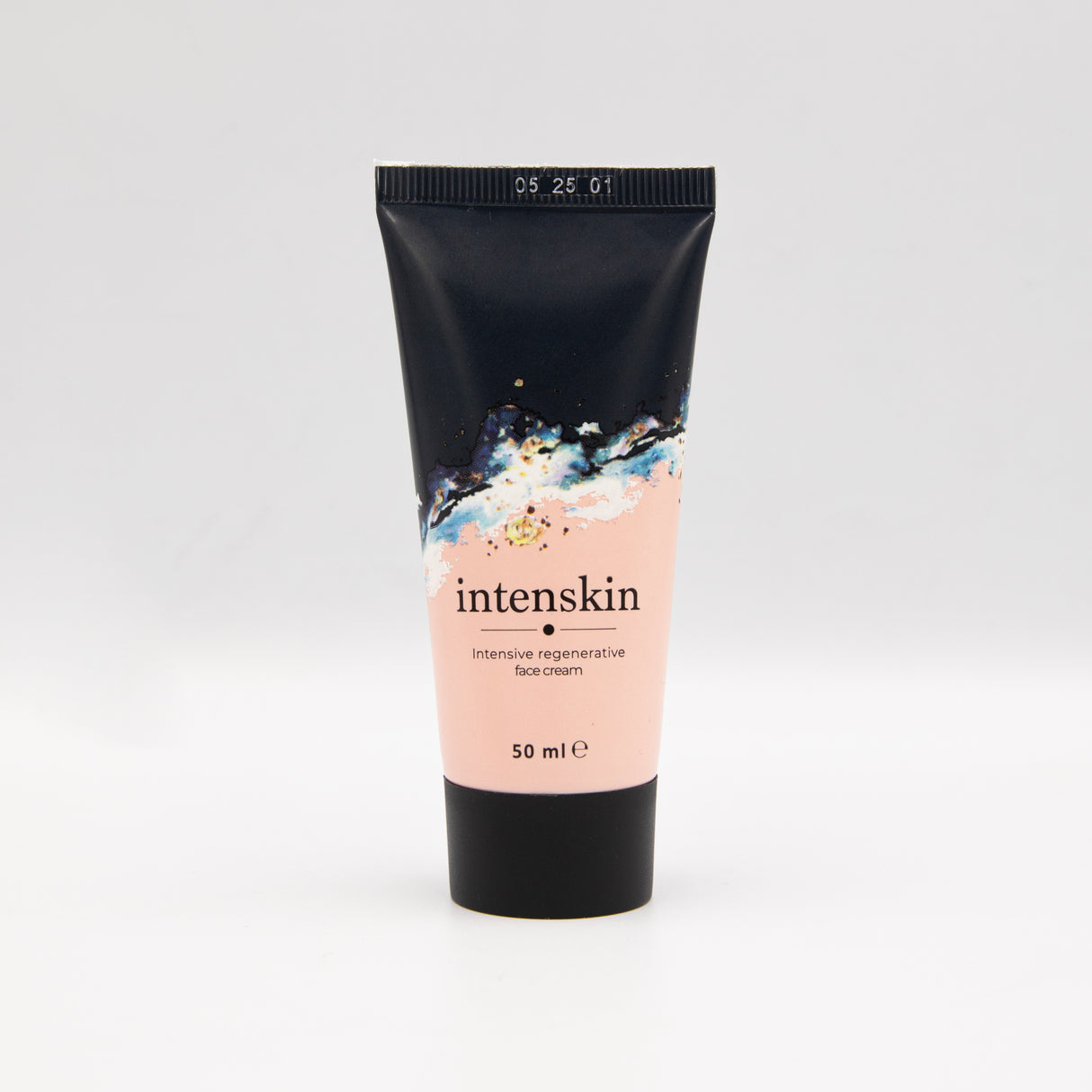 INTENSKIN è un prodotto 100% naturale. Di olio di Argan, di avocado, delle vitamine e dell’acido ialuronico. 50ml.